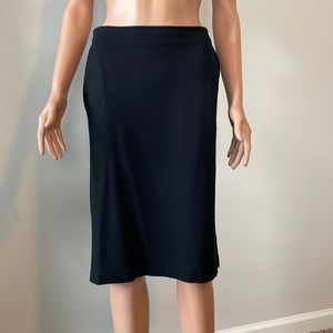 Excellent condition, rarely worn skirt with stretch!